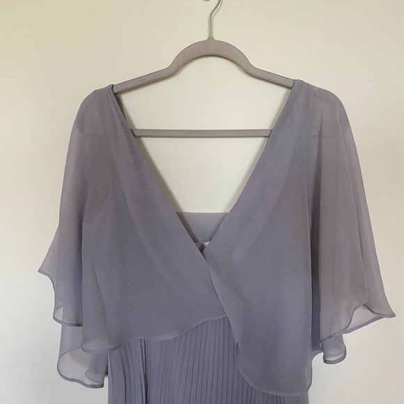 NWT ASOS PLEATED DEEP V NECK FLIRTY DRESS - Picture 2 of 7